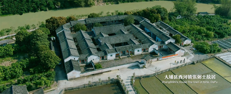 幼兒園木質(zhì)組合滑梯兒童戶外景區(qū)游樂設備黃花梨木攀爬架體能訓練(圖1) 854.jpg