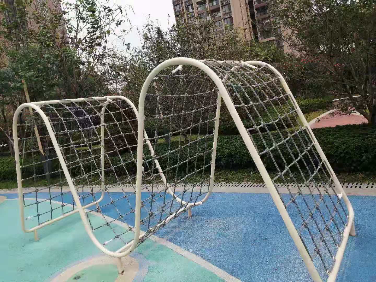 小區(qū)康體游樂設施戶外兒童攀爬架景觀園林小品組合滑梯|東莞奕翠園小區(qū)案例(圖3) 微信圖片_20210426142734.jpg