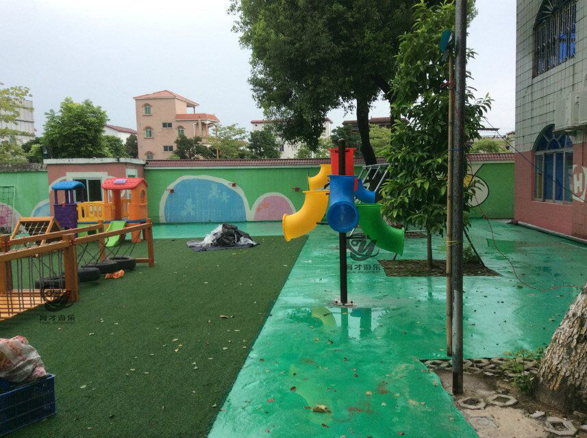 木質(zhì)體能拓展器材幼兒園戶外大型玩具攀爬滑梯案例_佛山佰德幼兒園(圖2) QQ圖片20220721090900.jpg