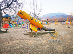 無動力游樂設(shè)備為城鄉(xiāng)打造高性能粘合性的兒童樂園