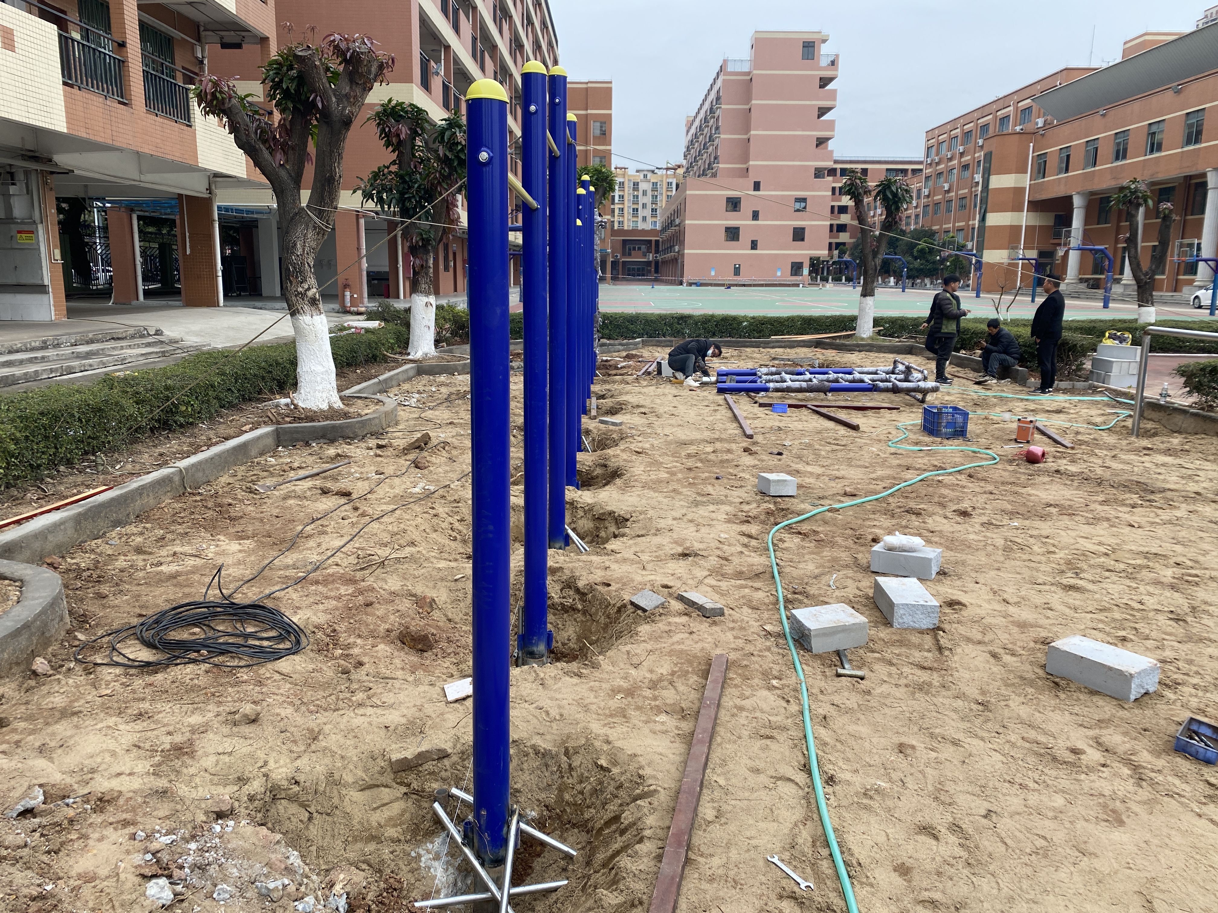 室外學(xué)校健身器材高低杠腹肌板鍛煉身體器械|順德匯賢中學(xué)戶外健身器材案例(圖2) 微信圖片_20240326110233.jpg