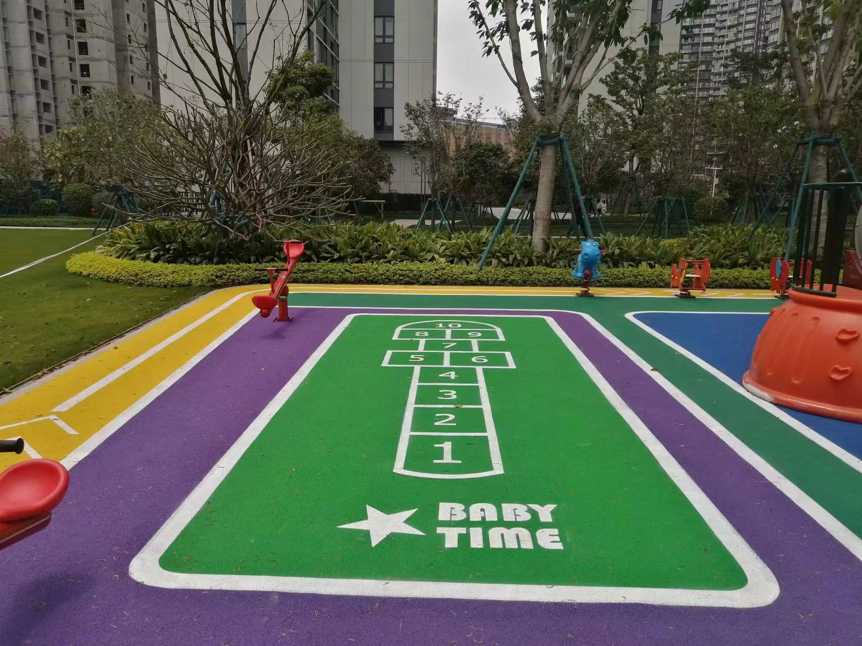戶外大型游樂場設(shè)備室外兒童樂園epdm安全地墊鋪設(shè)丨佛山順德容桂鉑悅府案例(圖3) 微信圖片_20240419154556.jpg
